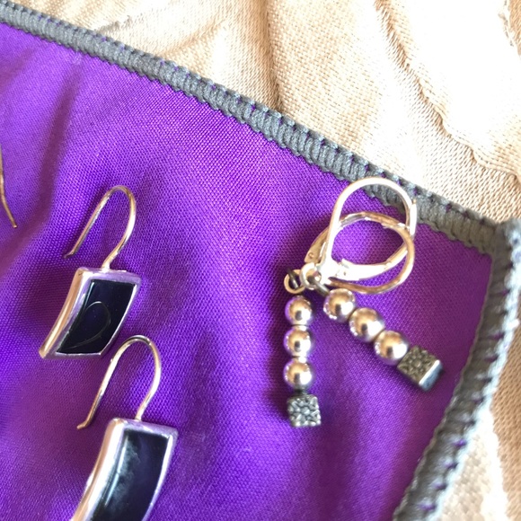 Lot of Seven Pairs of Earrings - Silver and Black - Picture 5 of 8